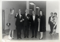 1968. Pro Arte,  Zigor en Madrid. De izquierda a derecha: Consuelo Azcoaga, Elva, (desconocido), Escudero y Goyita